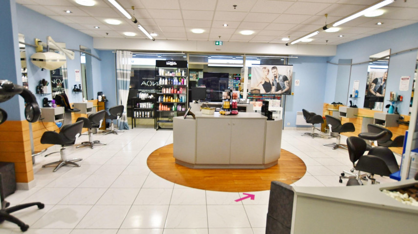 Salon de coiffure centre commercial à reprendre - LA MONTAGNE (44)